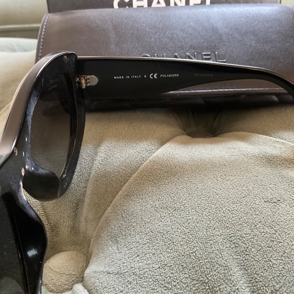 Chanel sunglasses - Picture 4 of 5